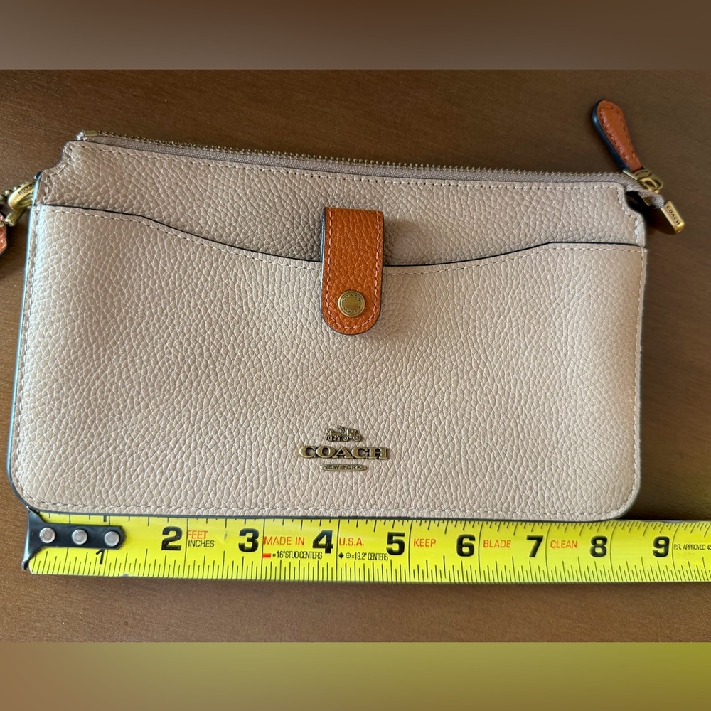 **SALE**Coach Tan Leather Wristlet- strap is missing - Picture 7 of 8